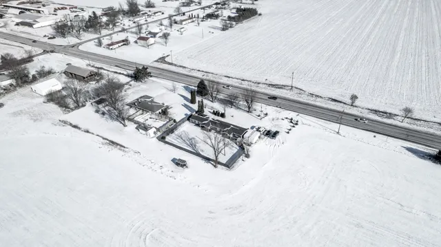 $268,100 | 70118 Highway 131, White Pigeon, MI 49099