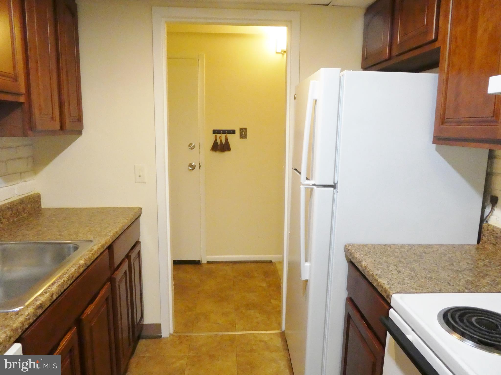 2220 Castle Rock Square, Unit 1B Reston, VA 20191 - Photo 2 of 36 Enter front door into hall and then enter kitchen