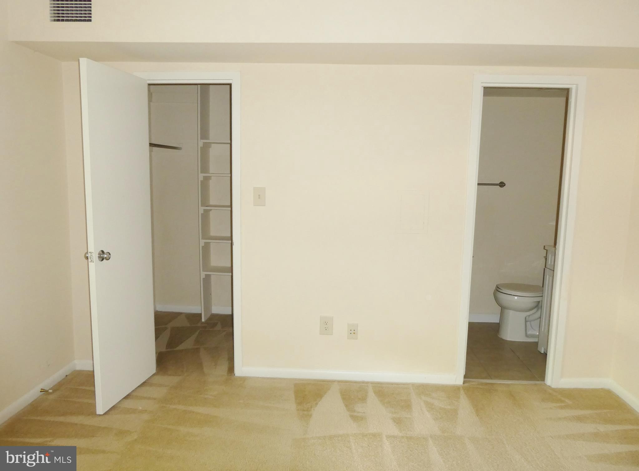 2220 Castle Rock Square, Unit 1B Reston, VA 20191 - Photo 13 of 36 Walk in Closet and MBA in MBR