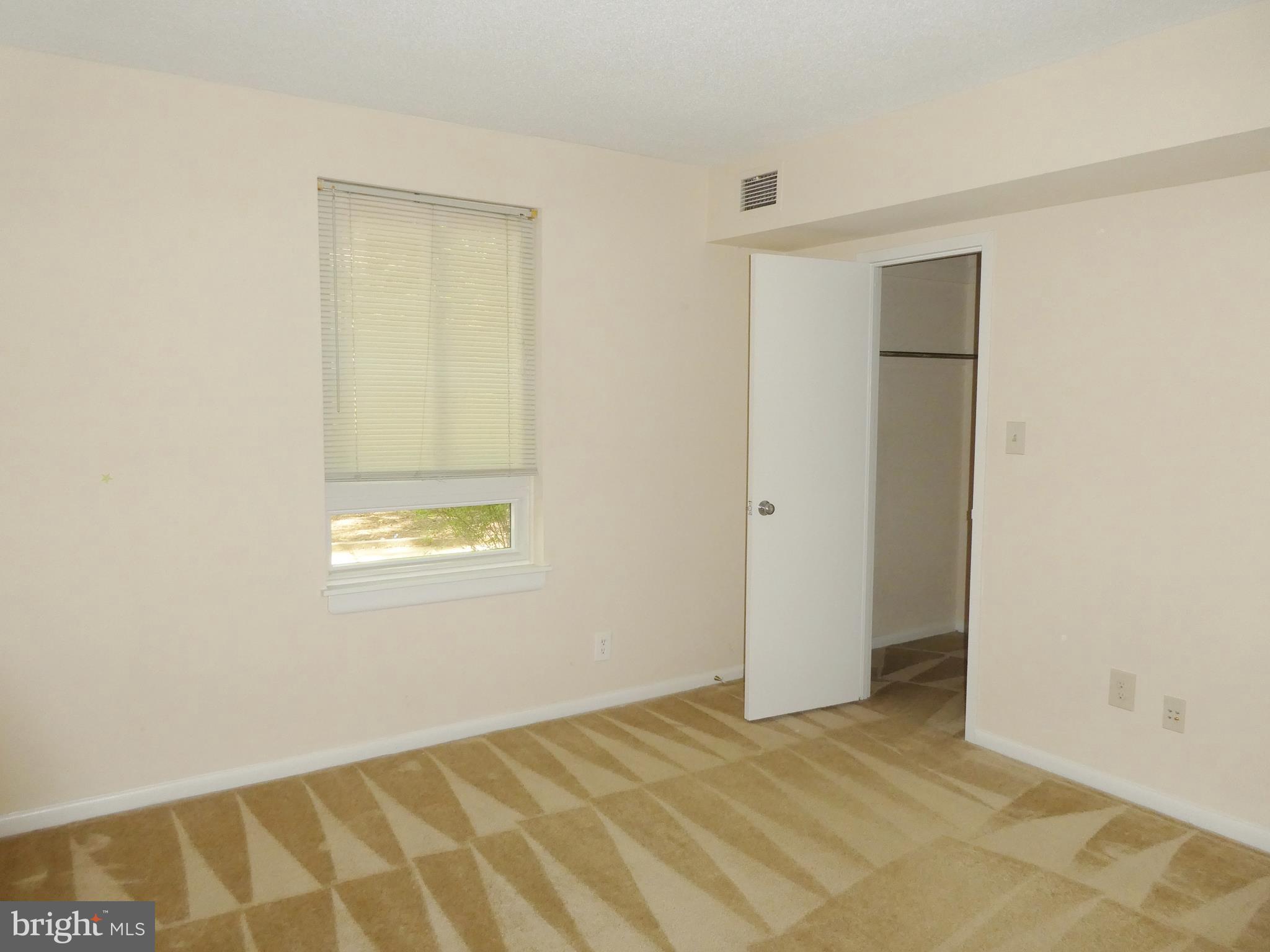 2220 Castle Rock Square, Unit 1B Reston, VA 20191 - Photo 16 of 36 King size Bed size MBR