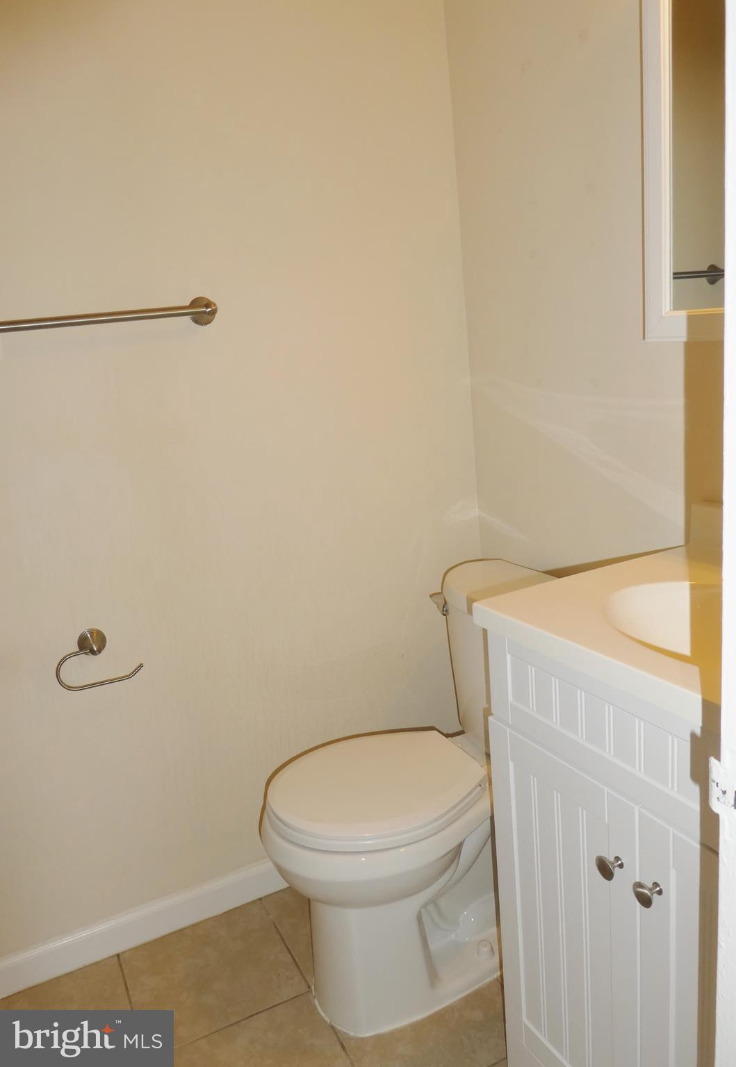 2220 Castle Rock Square, Unit 1B Reston, VA 20191 - Photo 17 of 36 Master Bath conveniently in MBR