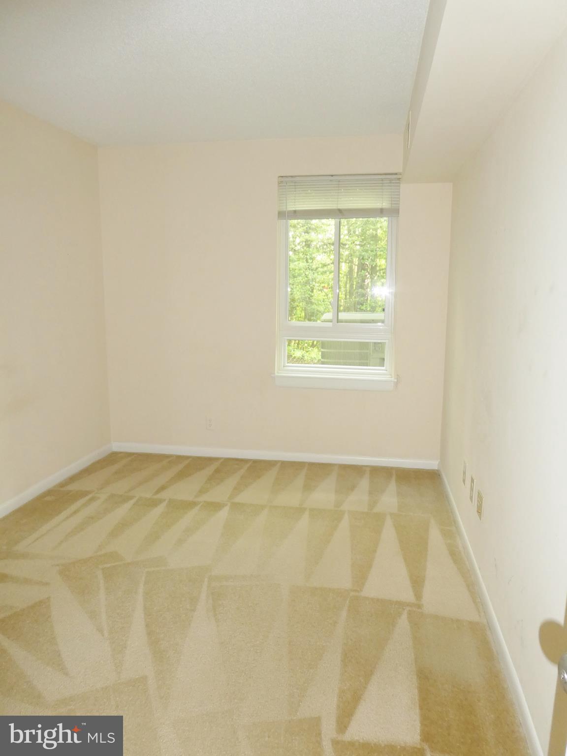 2220 Castle Rock Square, Unit 1B Reston, VA 20191 - Photo 19 of 36 Second Bedroom, Queen Size with Window Shade
