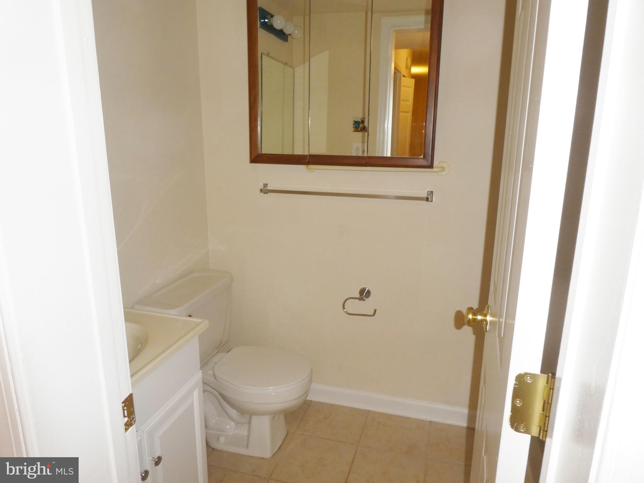 2220 Castle Rock Square, Unit 1B Reston, VA 20191 - Photo 22 of 36 Hall/Guest Bathroom