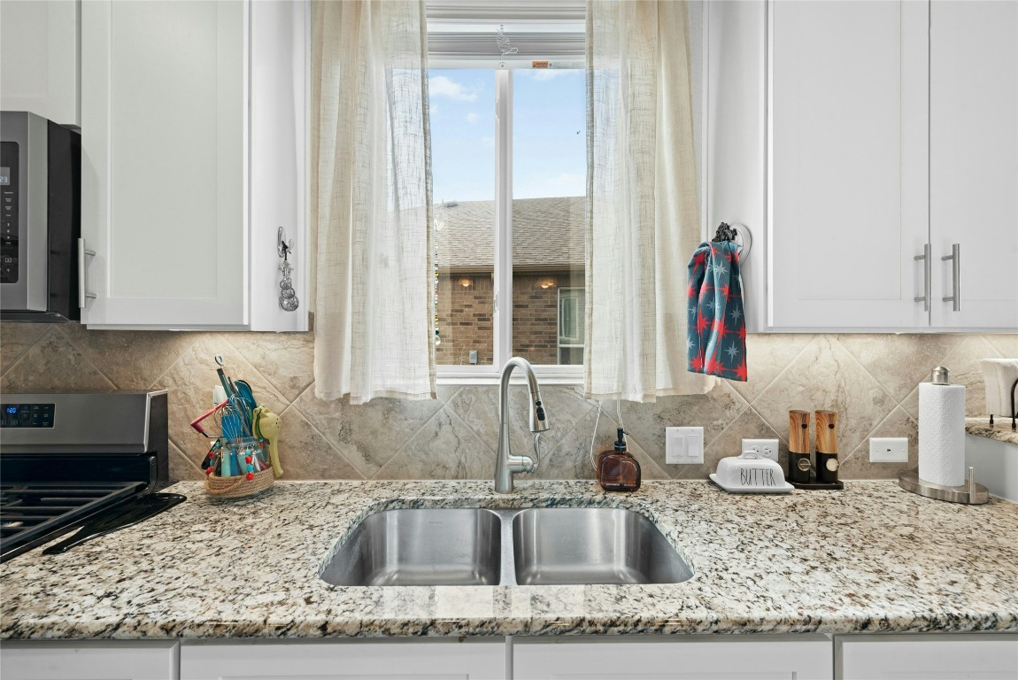 704 Archer Lane Georgetown, TX 78633 - Photo 10 of 40 Kitchen