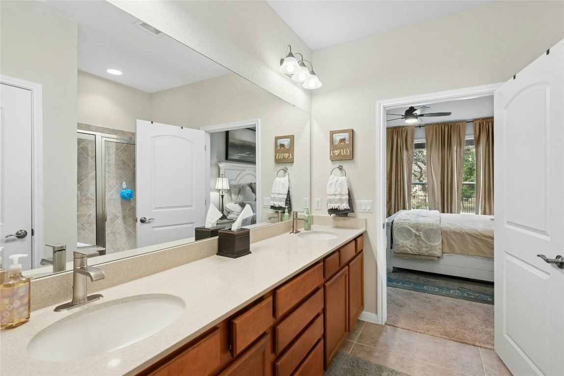704 Archer Lane Georgetown, TX 78633 - Photo 20 of 40 Main Bathroom