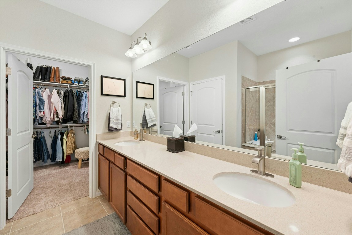 704 Archer Lane Georgetown, TX 78633 - Photo 21 of 40 Main Bathroom