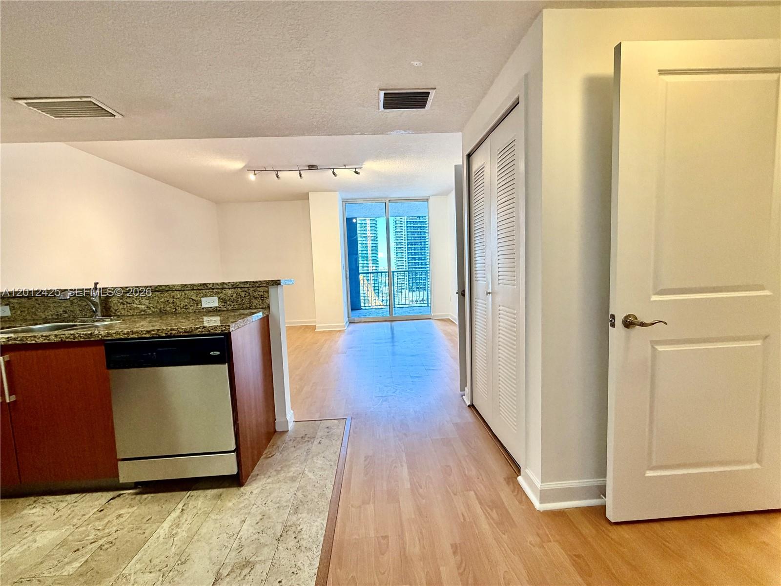170 Southeast 14th Street, Unit 2906 Miami, FL 33131 - Photo 3 of 33