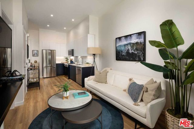 $5,885 | 3223 Wilshire Boulevard, Unit 407, Santa Monica, CA 90403