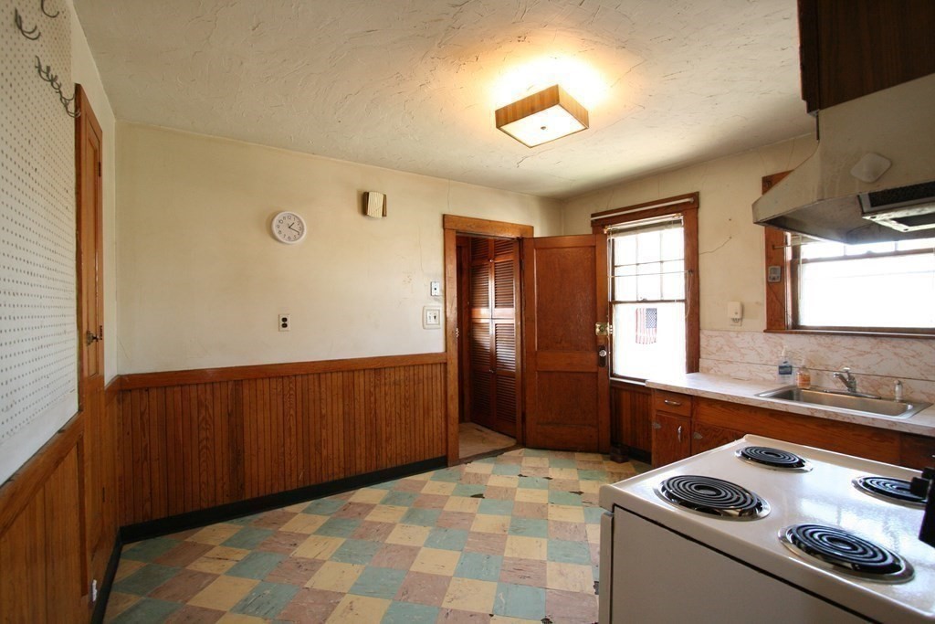 62-64 Governor Winthrop Road Somerville, MA 02145 - Photo 9 of 24 Gallery Image 9