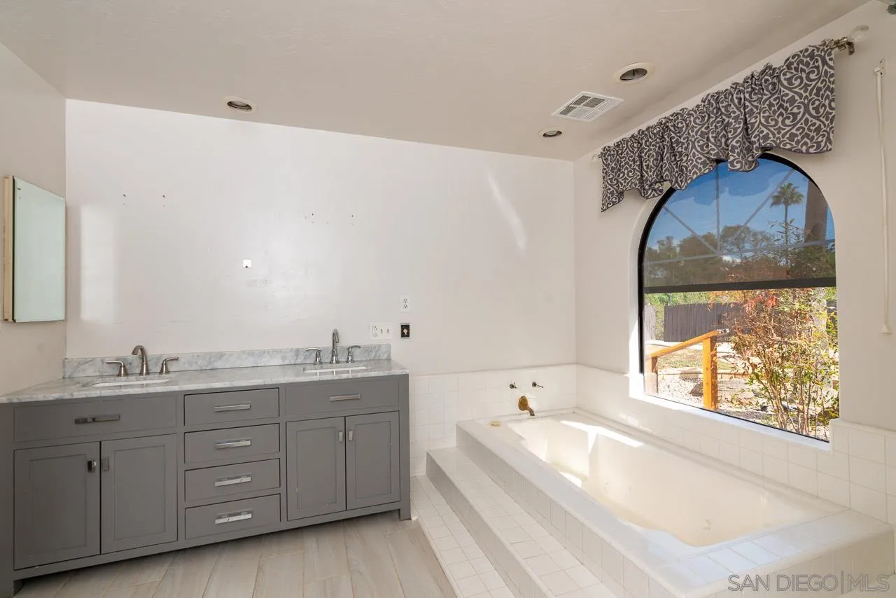 6503 Via Dos Valles Rancho Santa Fe, CA 92067 - Photo 31 of 60 Gallery Image 31