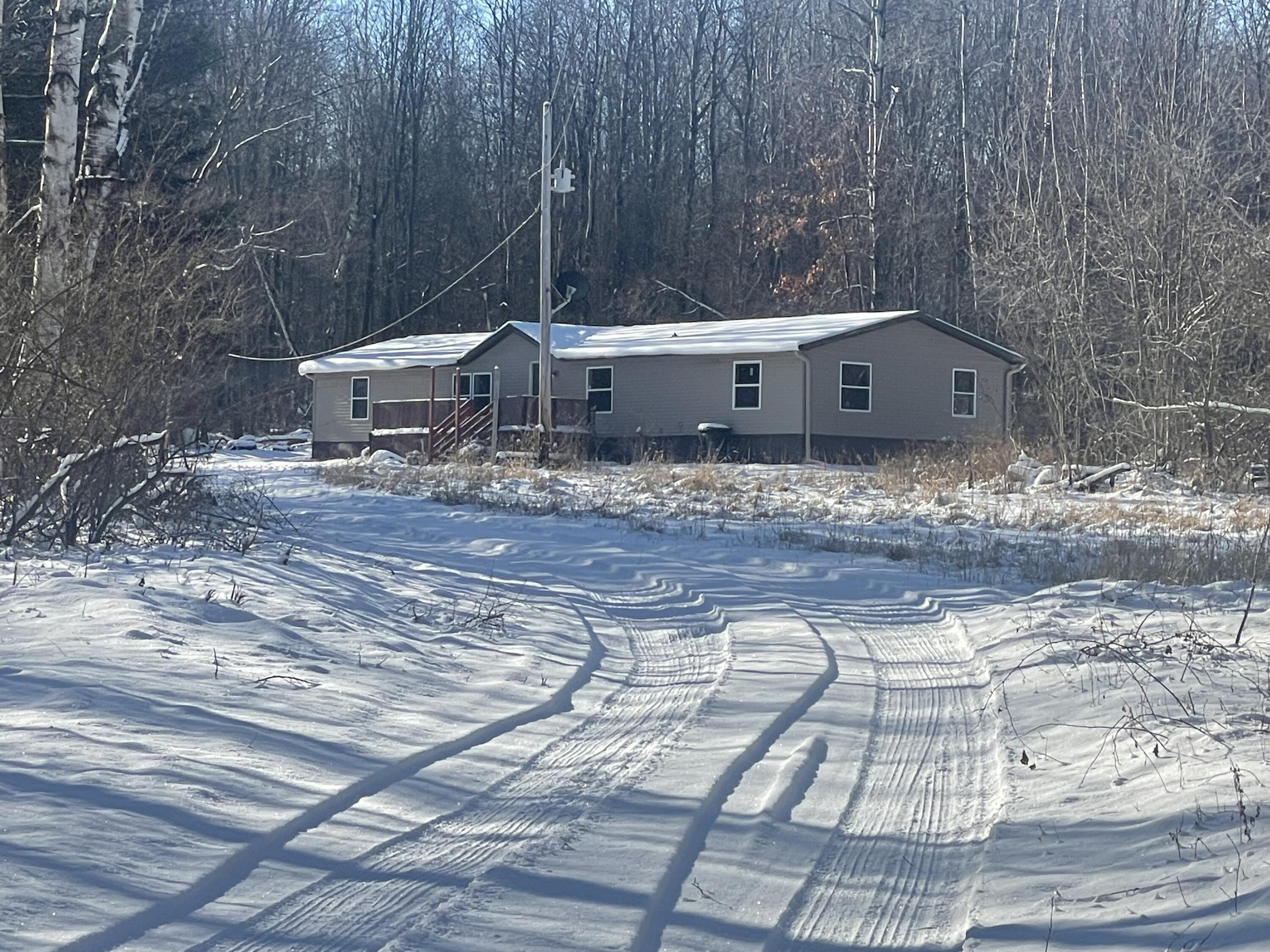 2625 Hannah Road Remus, MI 49340 - Photo 1 of 39 IMG_3257