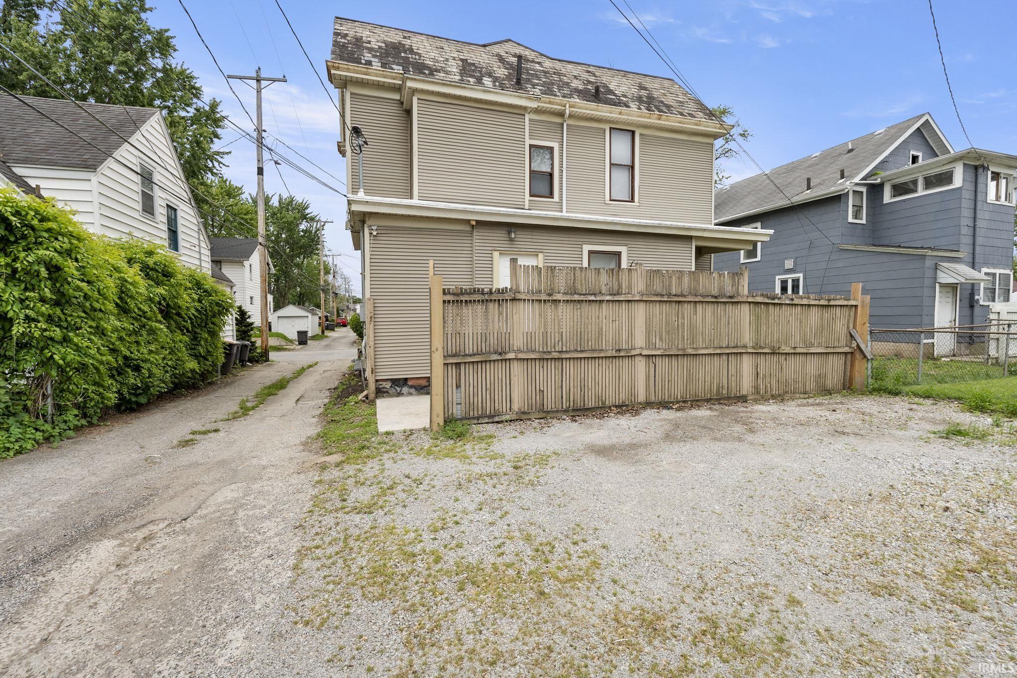 1018 Loree Street Fort Wayne, IN 46805 - Photo 4 of 33