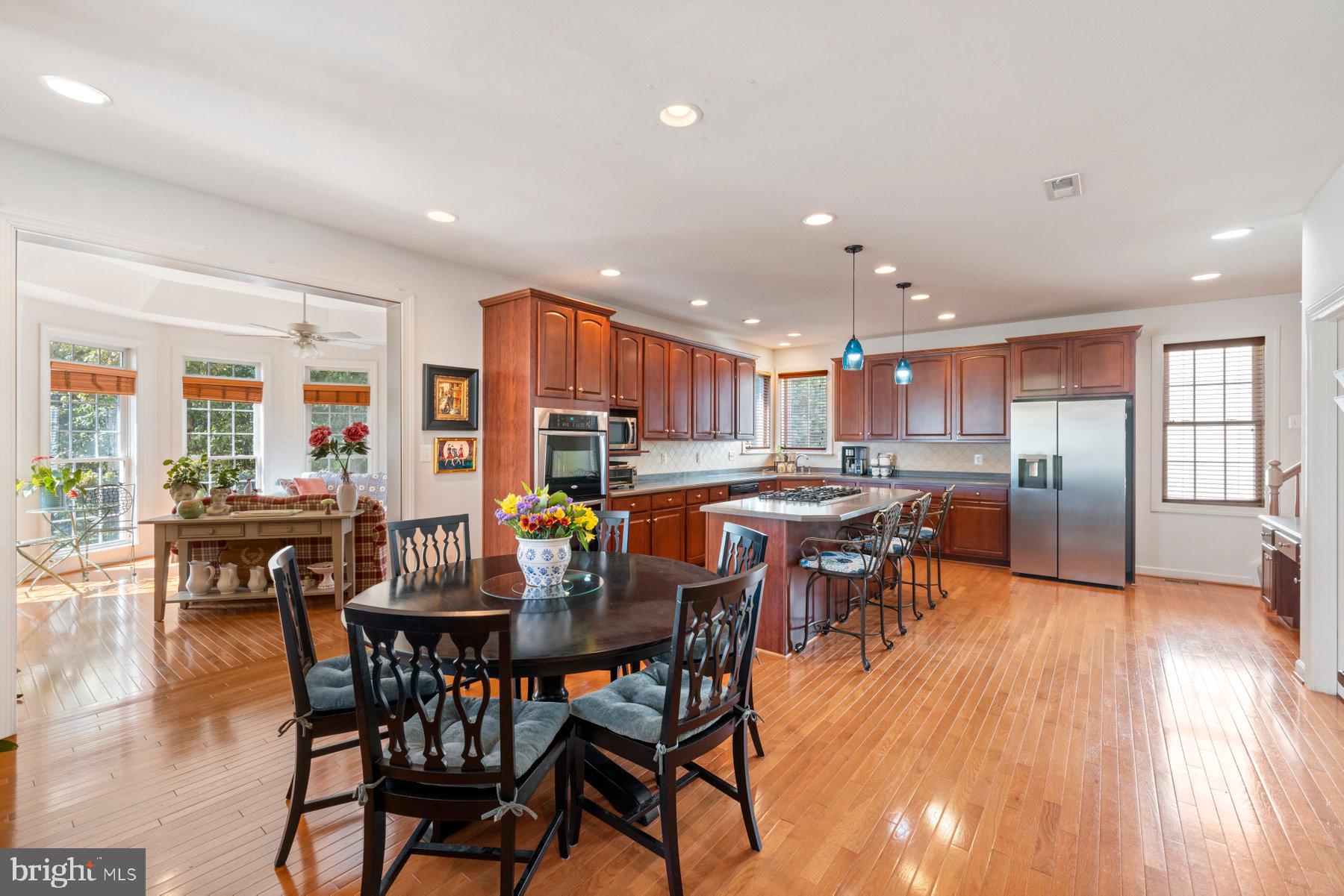 696 Reliance Drive Odenton, MD 21113 - Photo 19 of 82 Dining Area in the Eat-in Kitchen!