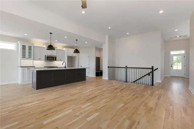 $642,500 | 31501 West 86th Street, De Soto, KS 66018