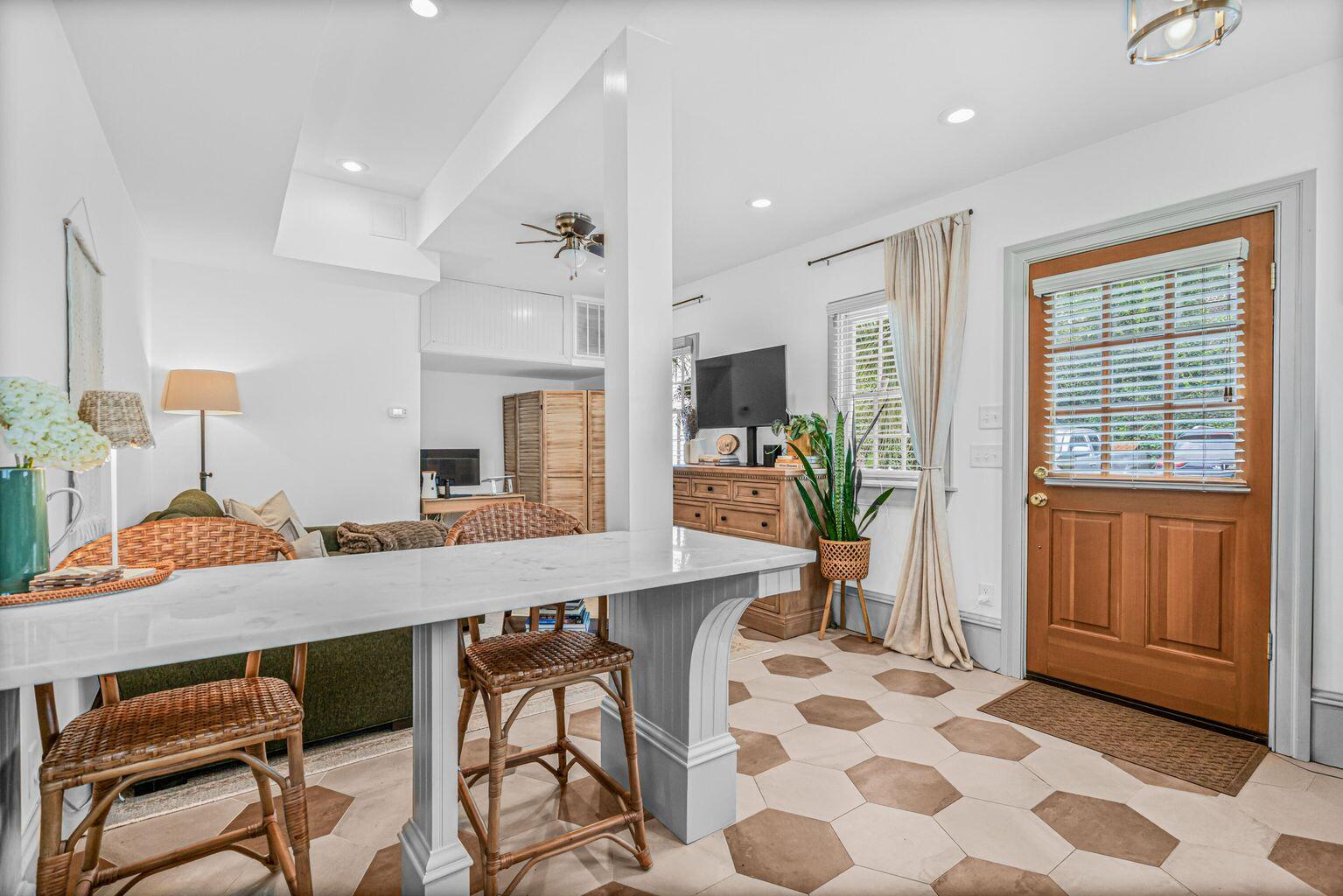 35 Society Street, Unit C Charleston, SC 29401 - Photo 3 of 7 35 society int