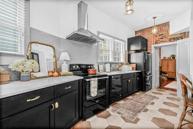 $3,000 | 35 Society Street, Unit C, Charleston, SC 29401