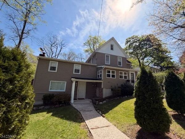 a view of house with a yard