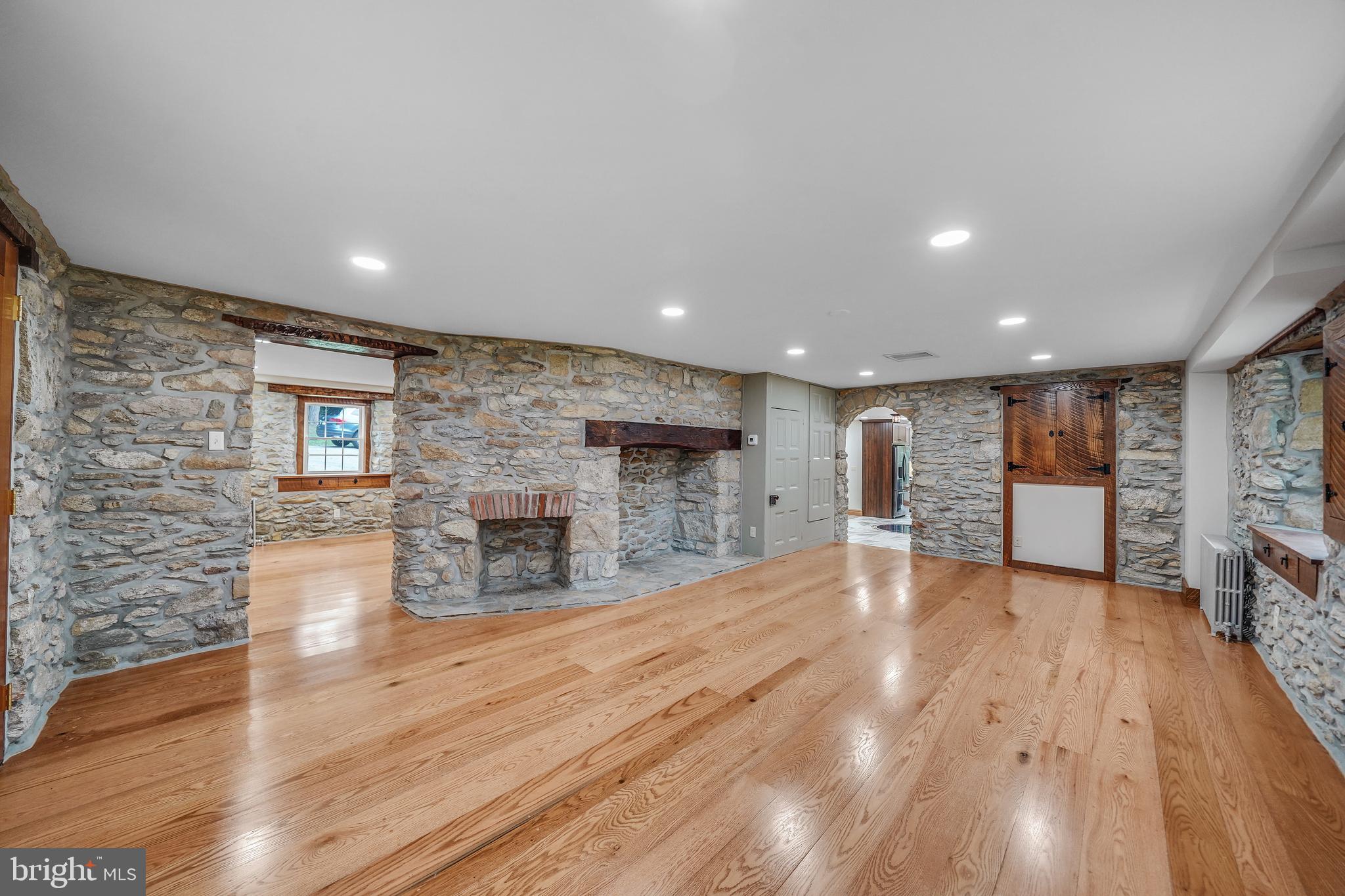 349 Corner Ketch Road Downingtown, PA 19335 - Photo 24 of 69 Spacious living room