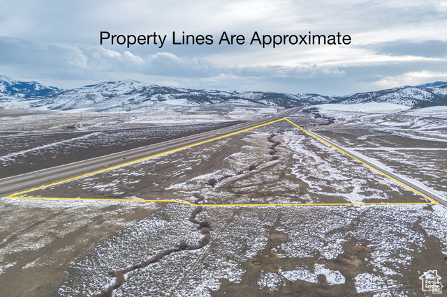 Snowy aerial view with a mountain view