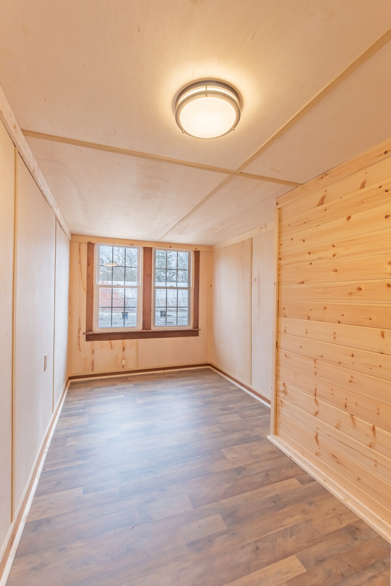 1322 Marble Hill Road Winchester, TN 37398 - Photo 22 of 32 an empty room with wooden floor and windows