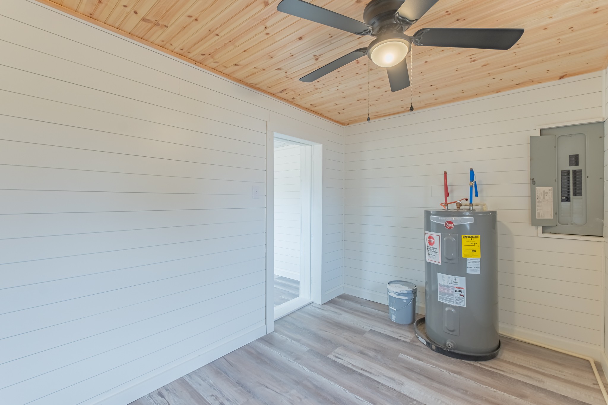 1322 Marble Hill Road Winchester, TN 37398 - Photo 23 of 32 en empty room with wooden floor and ceiling fan