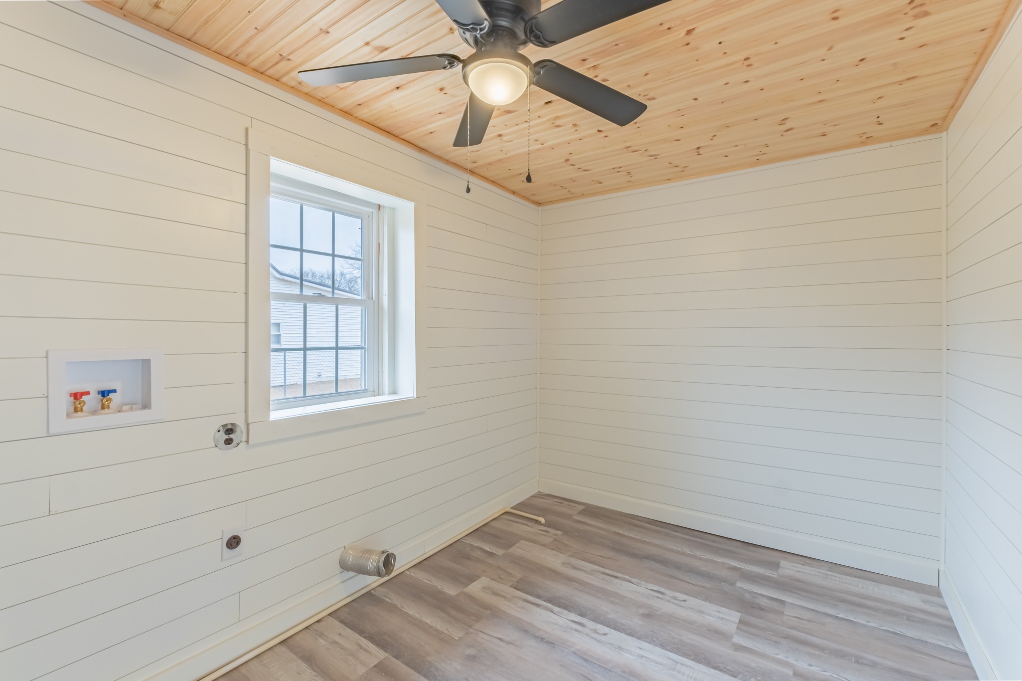 1322 Marble Hill Road Winchester, TN 37398 - Photo 24 of 32 a view of empty room with windows