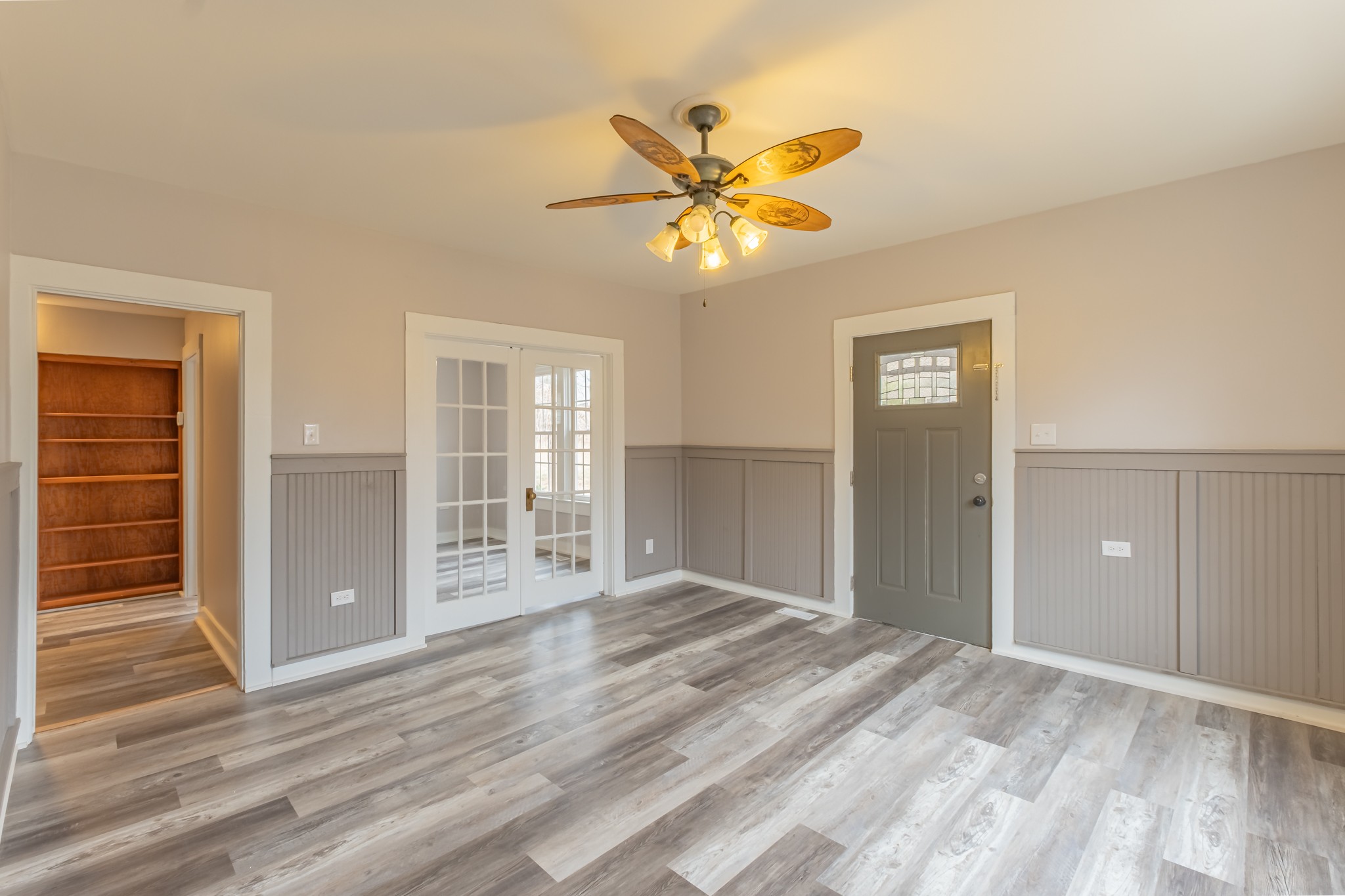 1322 Marble Hill Road Winchester, TN 37398 - Photo 6 of 32 a view of a livingroom with a chandelier fan and wooden floor