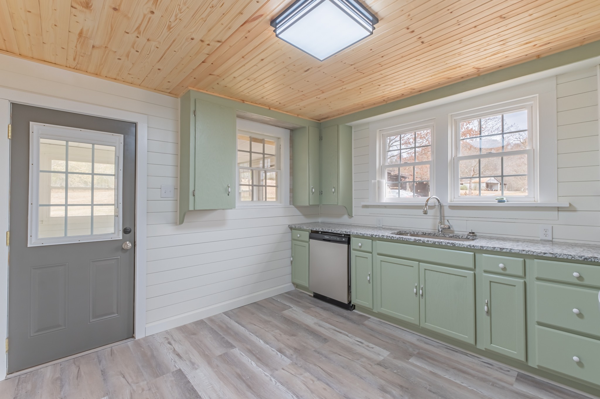 1322 Marble Hill Road Winchester, TN 37398 - Photo 7 of 32 a room with sink and window