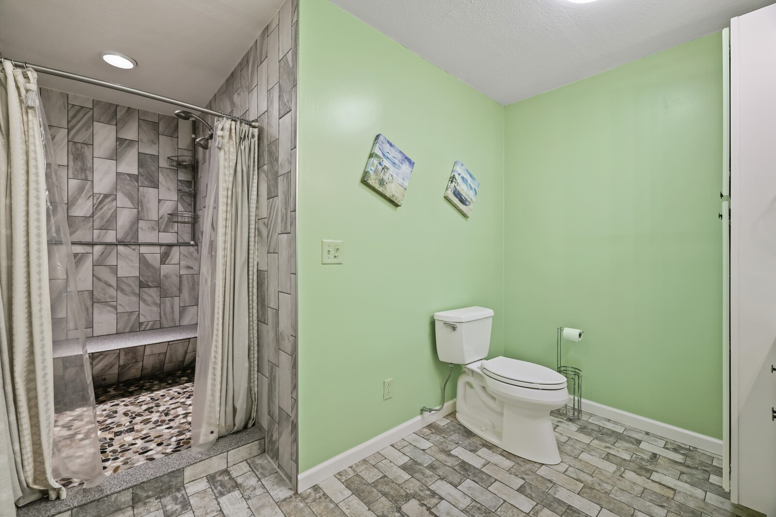 569 Moreland Road Manchester, TN 37355 - Photo 17 of 47 a bathroom with a toilet and a shower