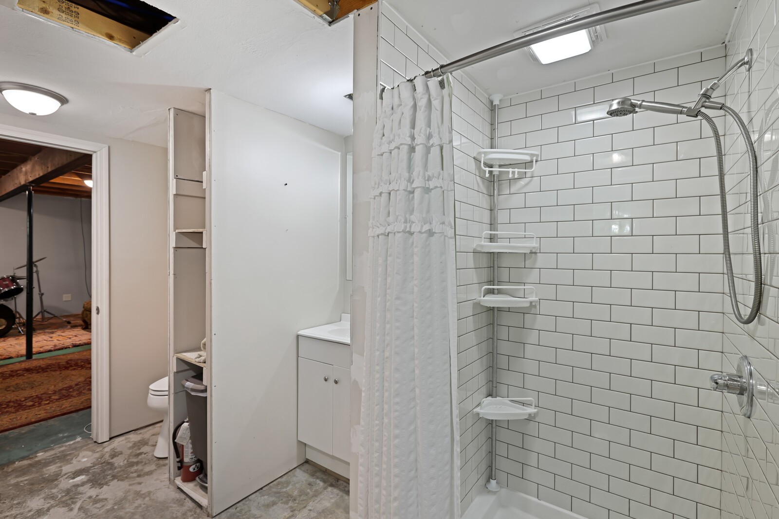 569 Moreland Road Manchester, TN 37355 - Photo 30 of 47 a bathroom with a shower