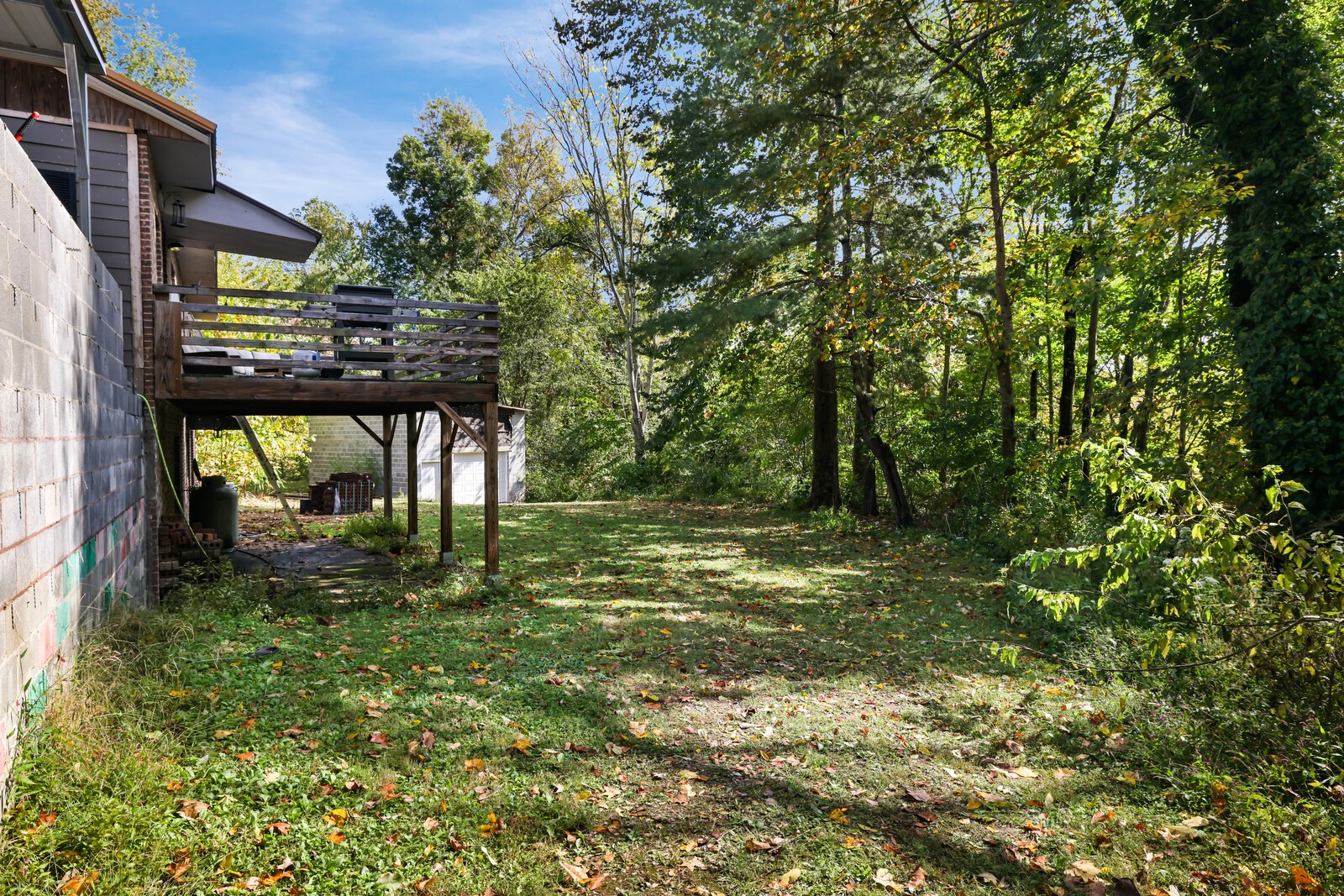 569 Moreland Road Manchester, TN 37355 - Photo 35 of 47 a view of a yard in front of a house with a large tree