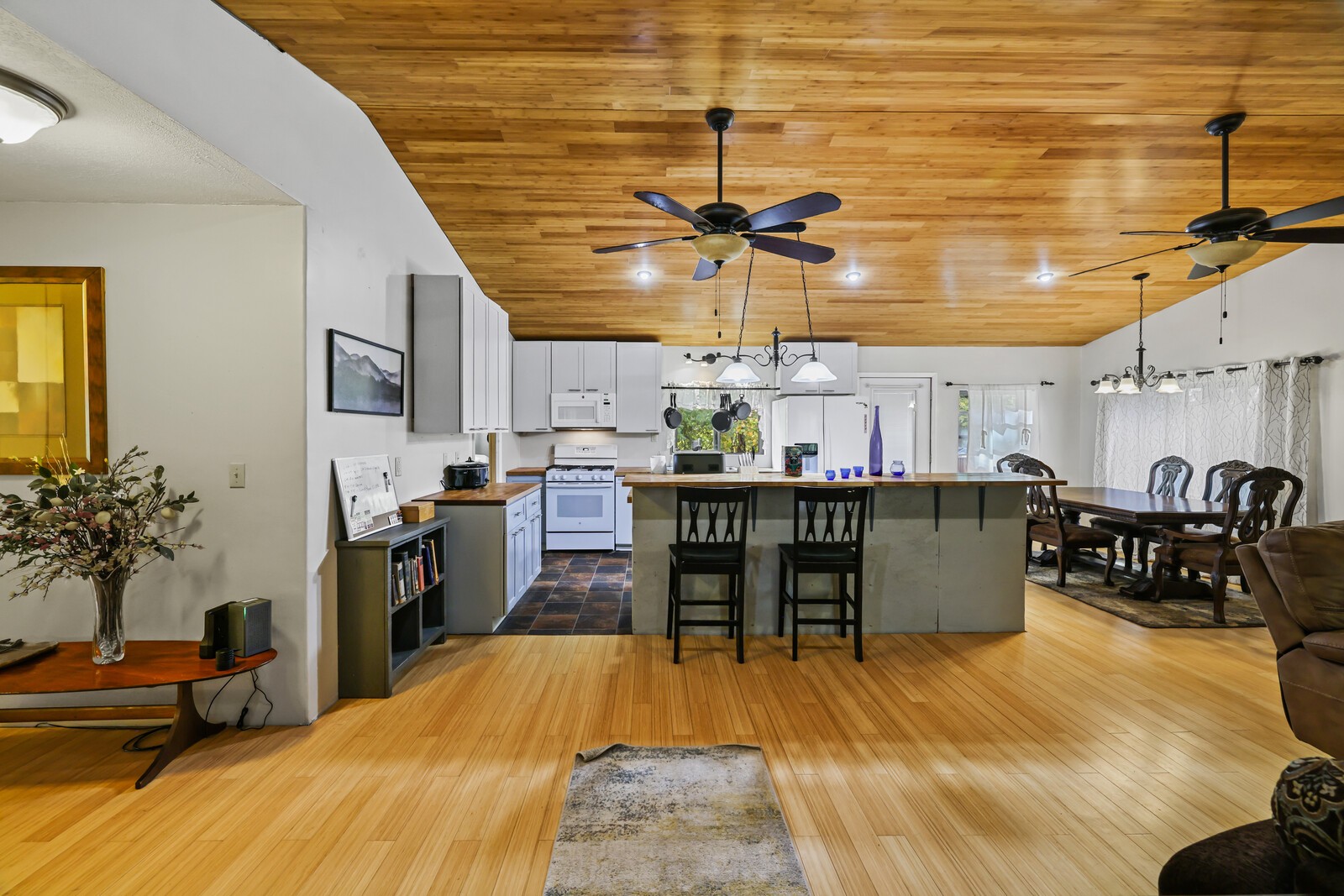 569 Moreland Road Manchester, TN 37355 - Photo 5 of 47 a room with stainless steel appliances kitchen island granite countertop furniture and a kitchen view