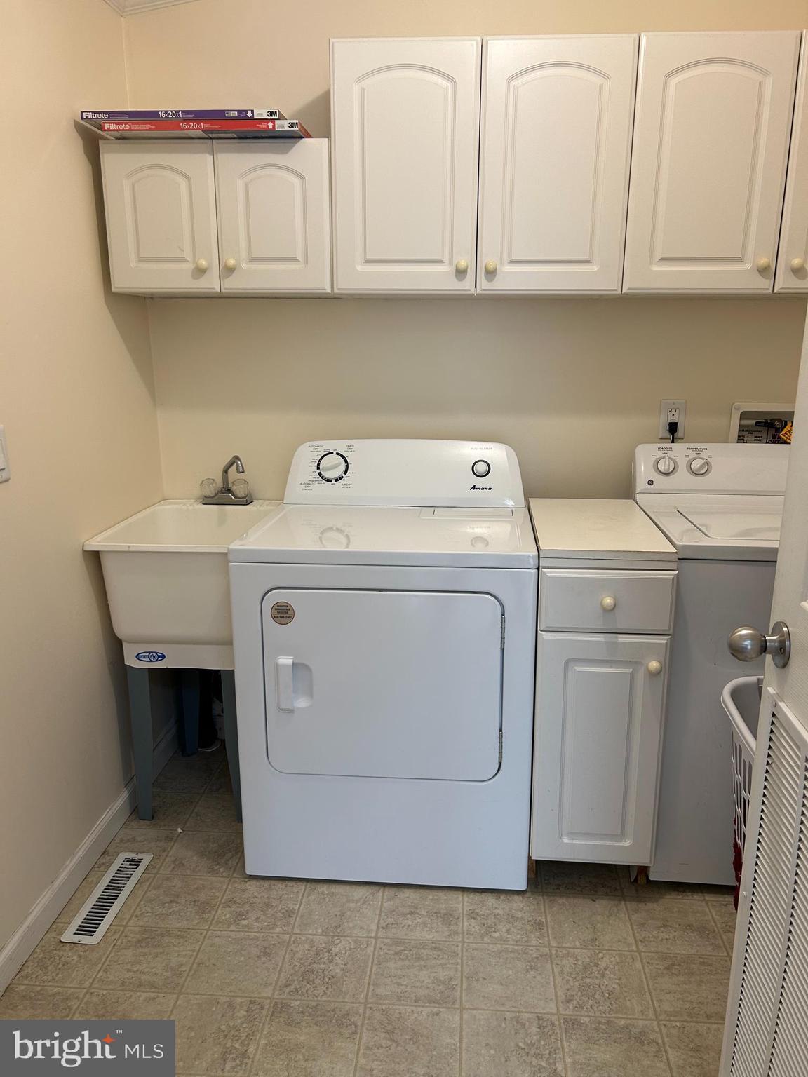 94 Random Road Douglassville, PA 19518 - Photo 9 of 27 a utility room with dryer and washer