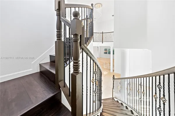 en empty room with windows and ceiling fan