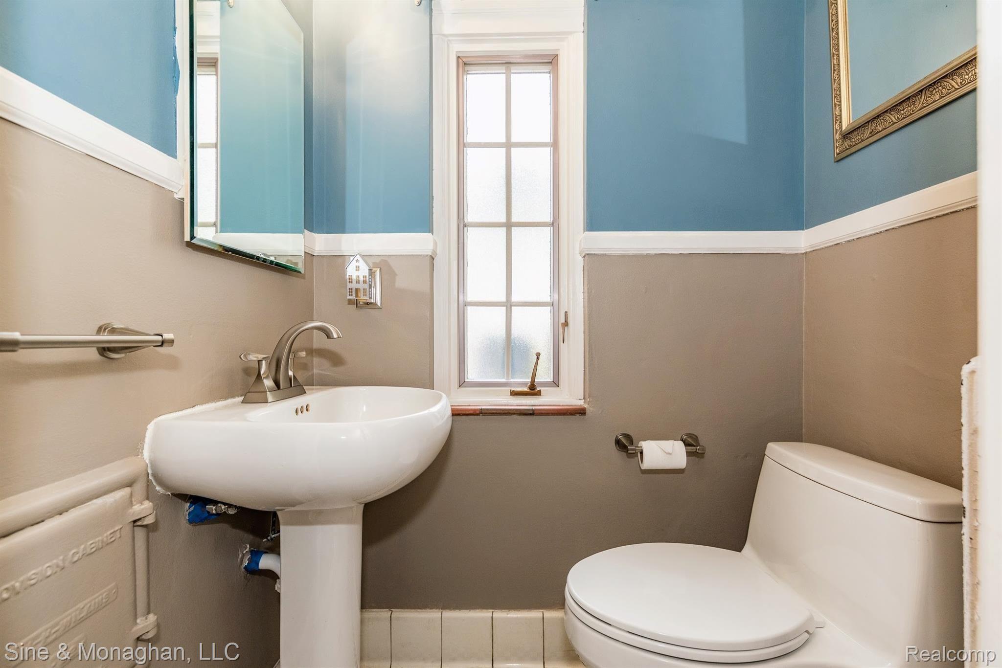 271 McMillan Road Grosse Pointe, MI 48236 - Photo 19 of 40 DSC_9996.jpg