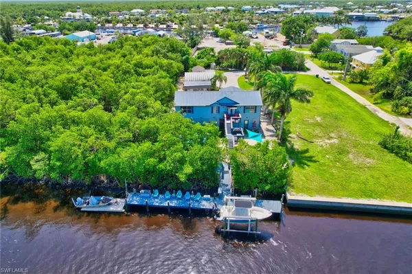 $1,100,000 | 936 Panther Creek Lane, Everglades City, FL 34139