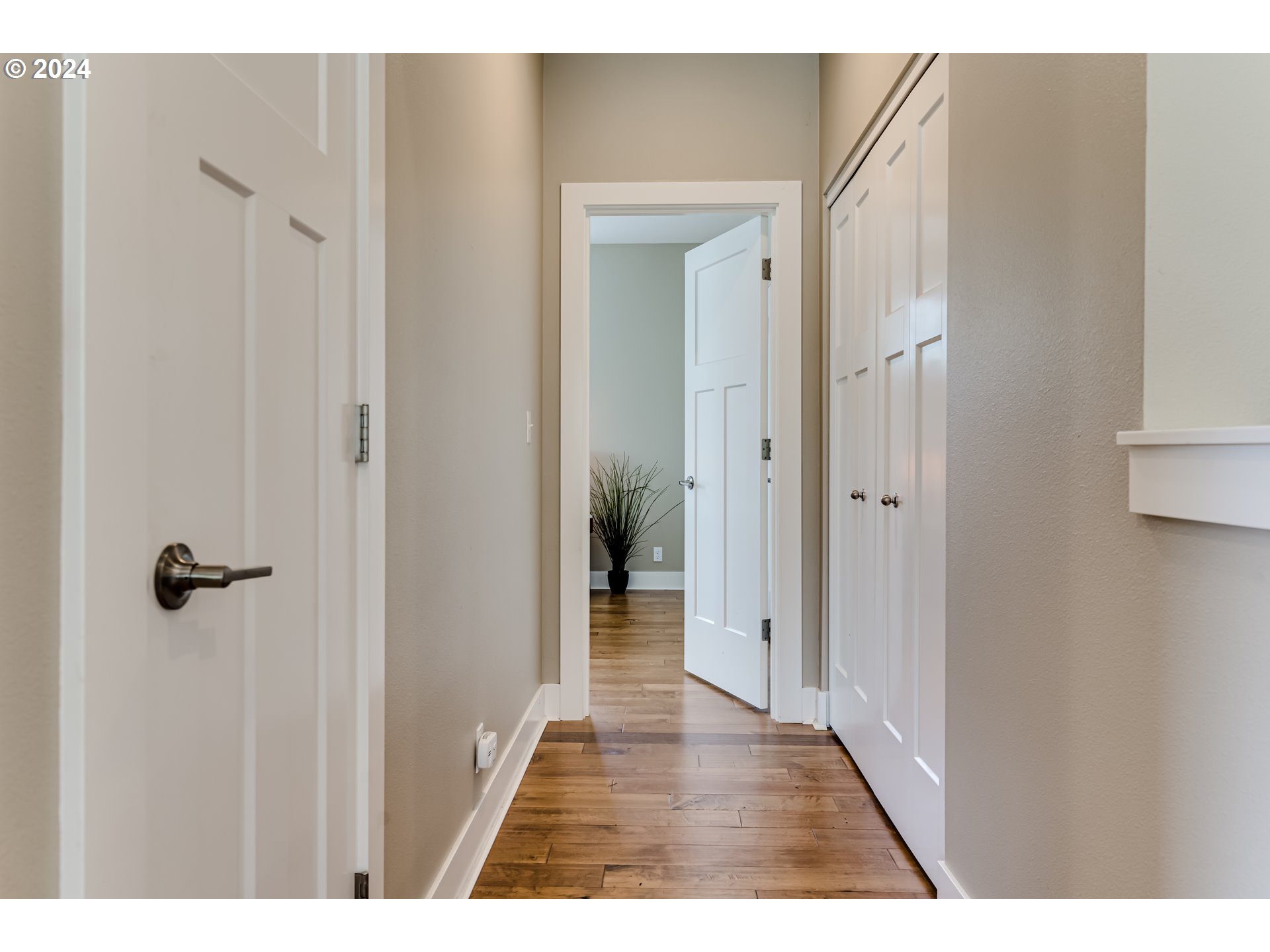 3278 Timberline Drive Eugene, OR 97405 - Photo 15 of 41 a view of a bathroom from a hallway