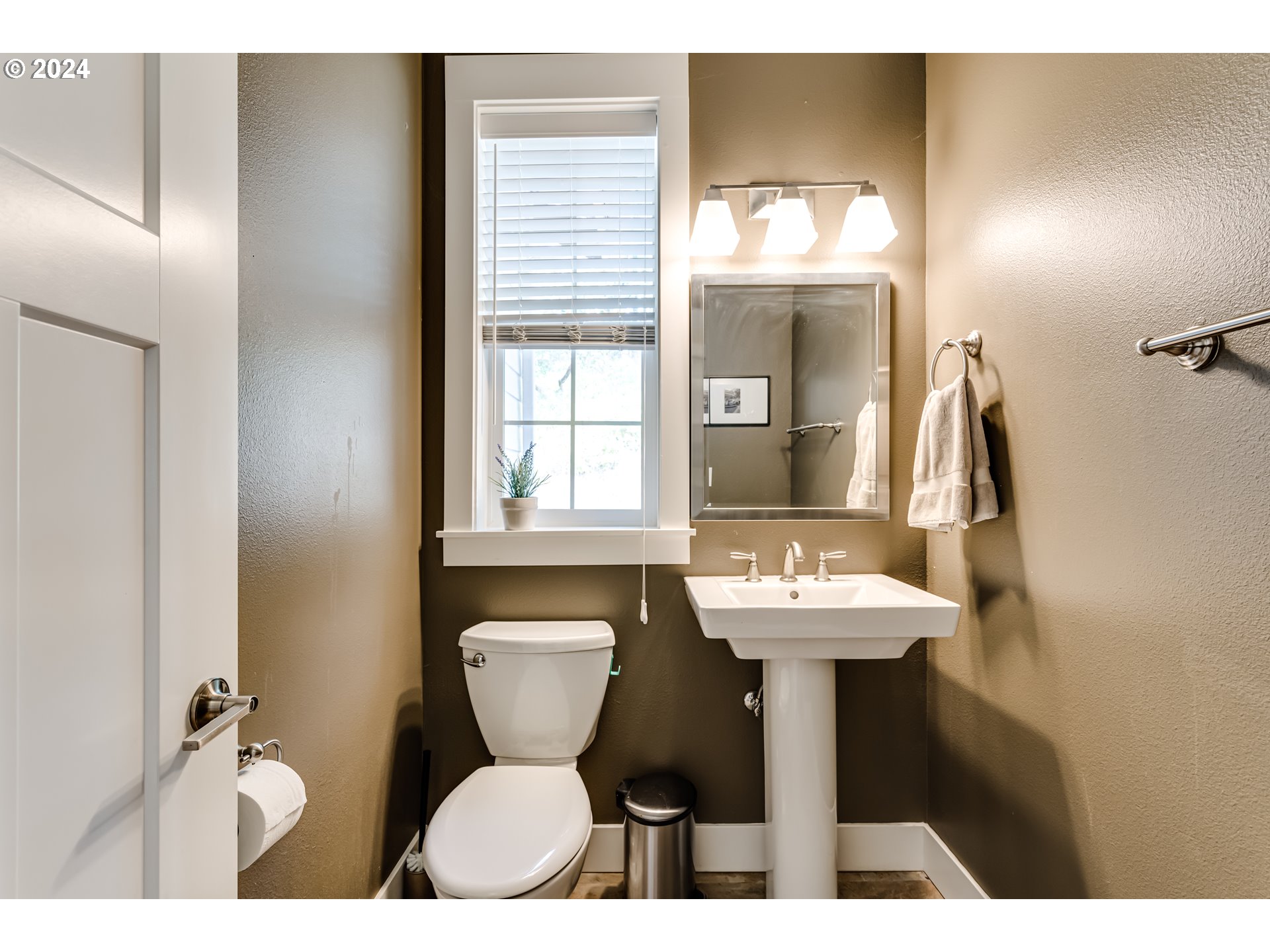 3278 Timberline Drive Eugene, OR 97405 - Photo 21 of 41 a bathroom with a sink and a mirror