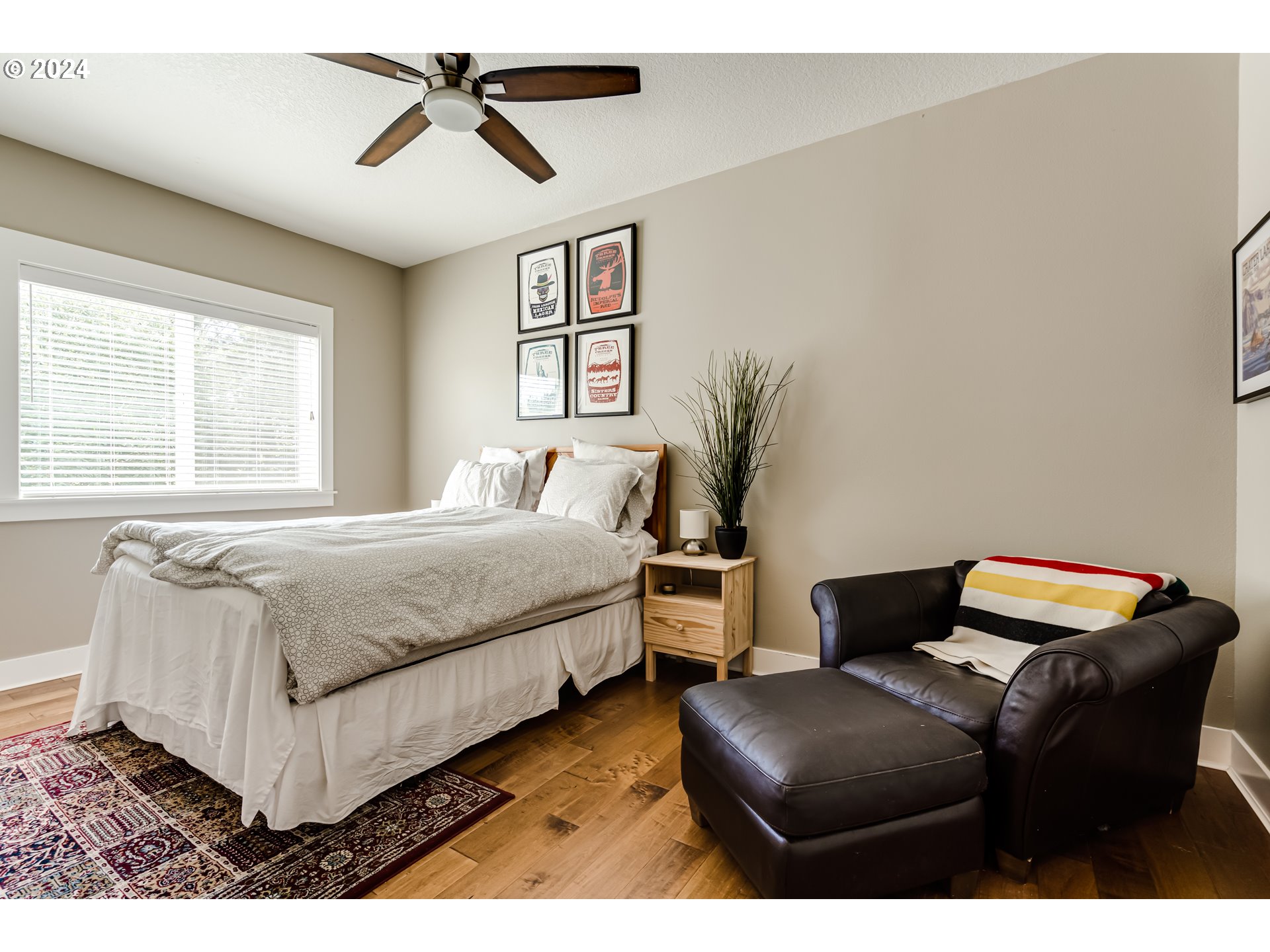 3278 Timberline Drive Eugene, OR 97405 - Photo 29 of 41 a bedroom with a bed and window