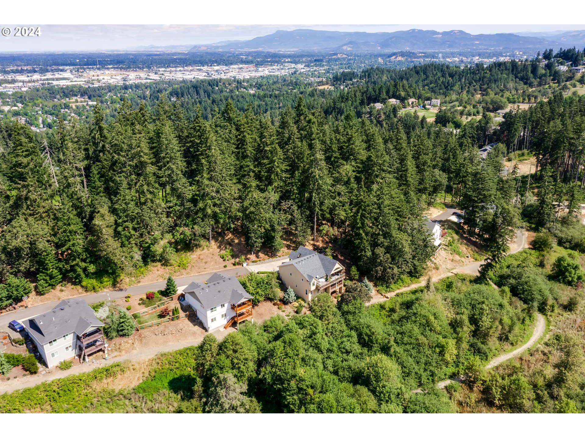3278 Timberline Drive Eugene, OR 97405 - Photo 41 of 41 a view of a lush green field with mountains in the background