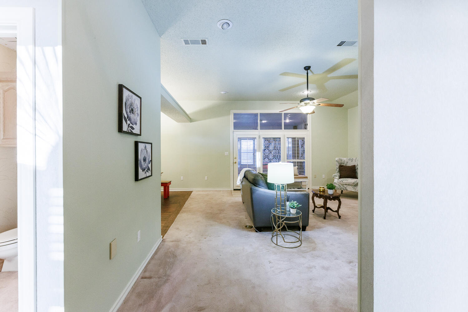 206 Collins Avenue Sundown, TX 79372 - Photo 6 of 82 a view of a livingroom with furniture and a window