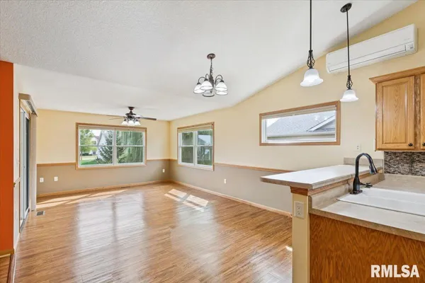 $279,900 | 1713 Garrett Avenue, Clinton, IA 52732