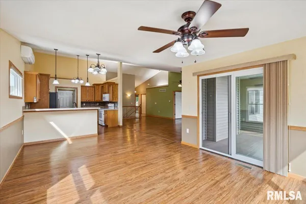 $279,900 | 1713 Garrett Avenue, Clinton, IA 52732