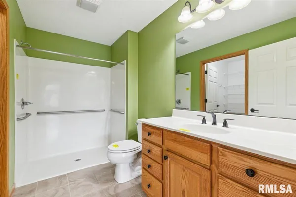 $279,900 | 1713 Garrett Avenue, Clinton, IA 52732