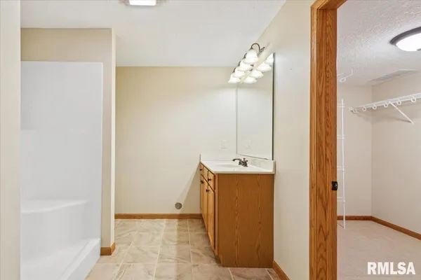 $279,900 | 1713 Garrett Avenue, Clinton, IA 52732