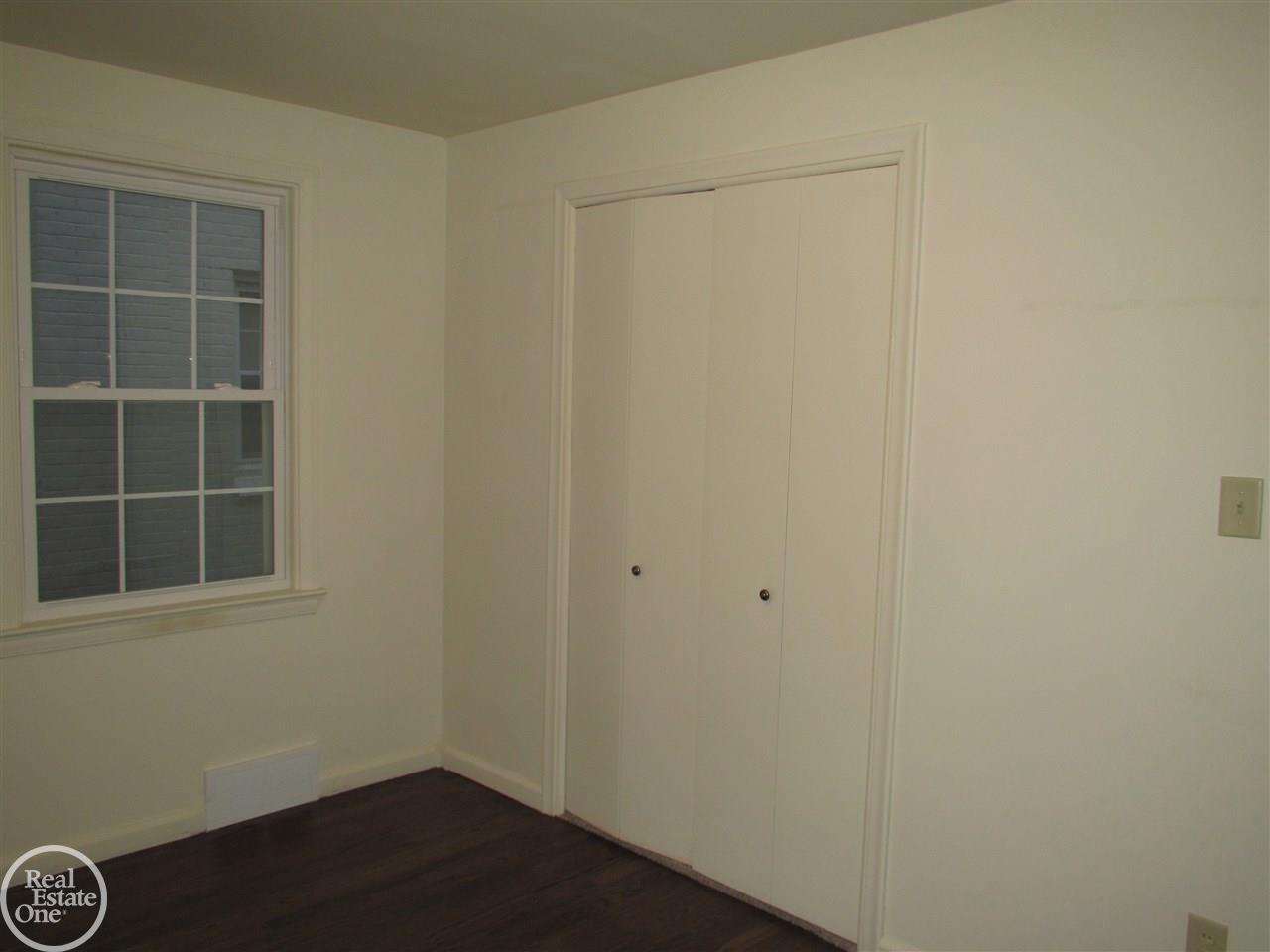 1323 Hampton Road Grosse Pointe Woods, MI 48236 - Photo 22 of 40