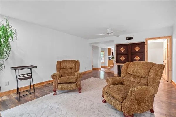 $590,000 | 119 Northeast 1050th Road, Higginsville, MO 64037