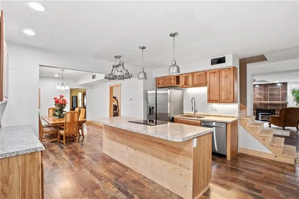 $590,000 | 119 Northeast 1050th Road, Higginsville, MO 64037