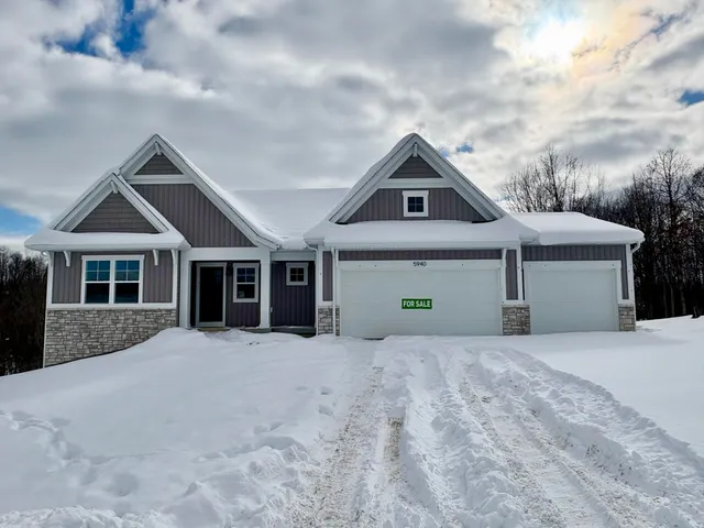 $669,900 | 5940 Valley Point Drive Southeast, Caledonia, MI 49316