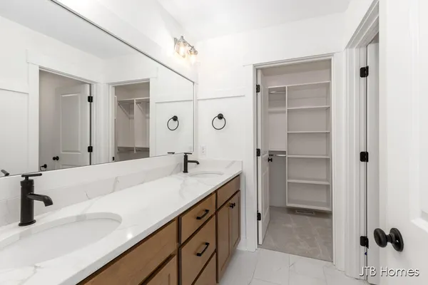 $669,900 | 5940 Valley Point Drive Southeast, Caledonia, MI 49316